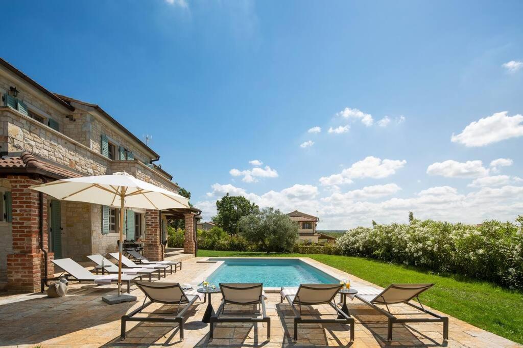 Rustic Villa Ruta With A Pool In Istria Sveti Lovrec Pazenaticki ภายนอก รูปภาพ